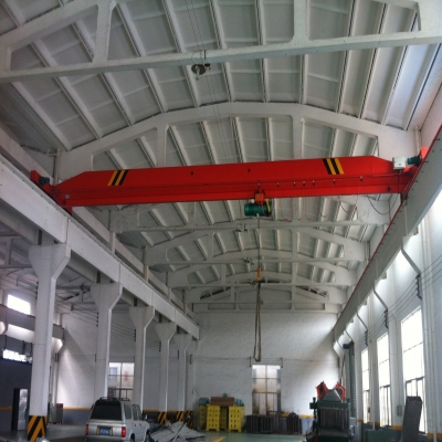 LXG型電動(dòng)懸掛過軌起重機(jī)安裝完成